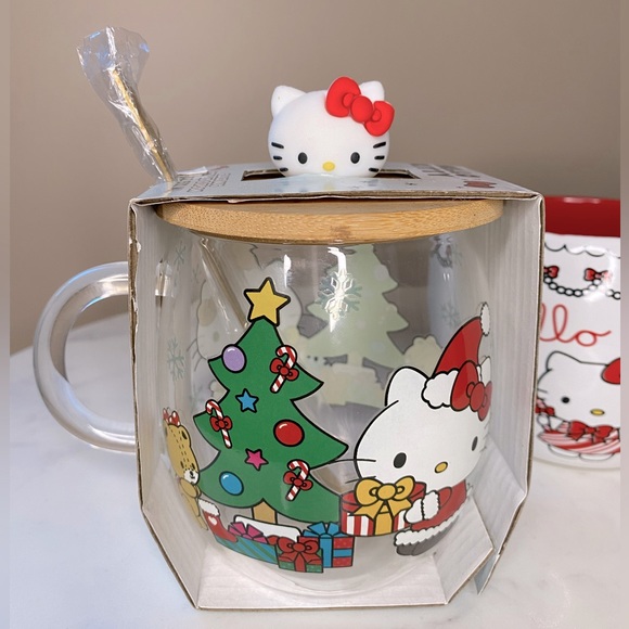 NWT Hello Kitty Glass Christmas Mug w/Gold Spoon - Picture 5 of 6
